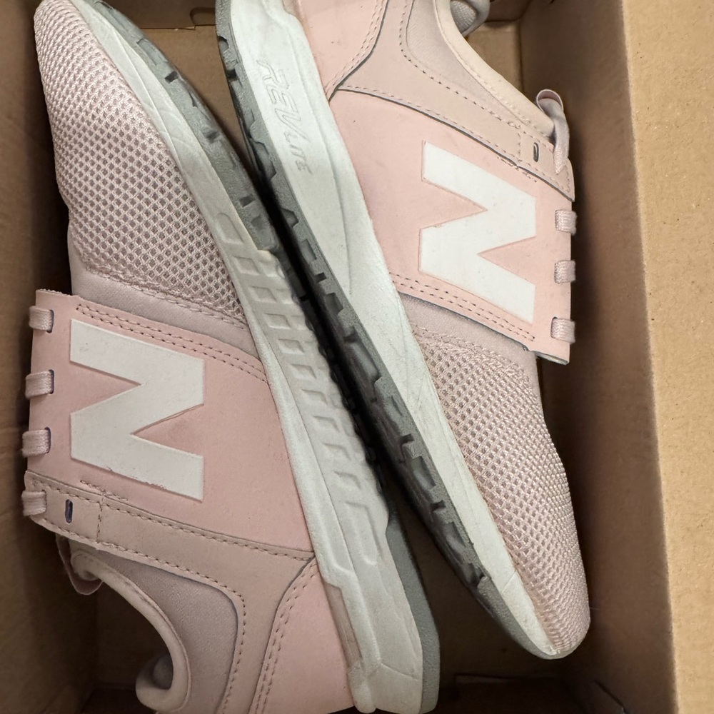 New Balance Women's Light Pink Sneakers